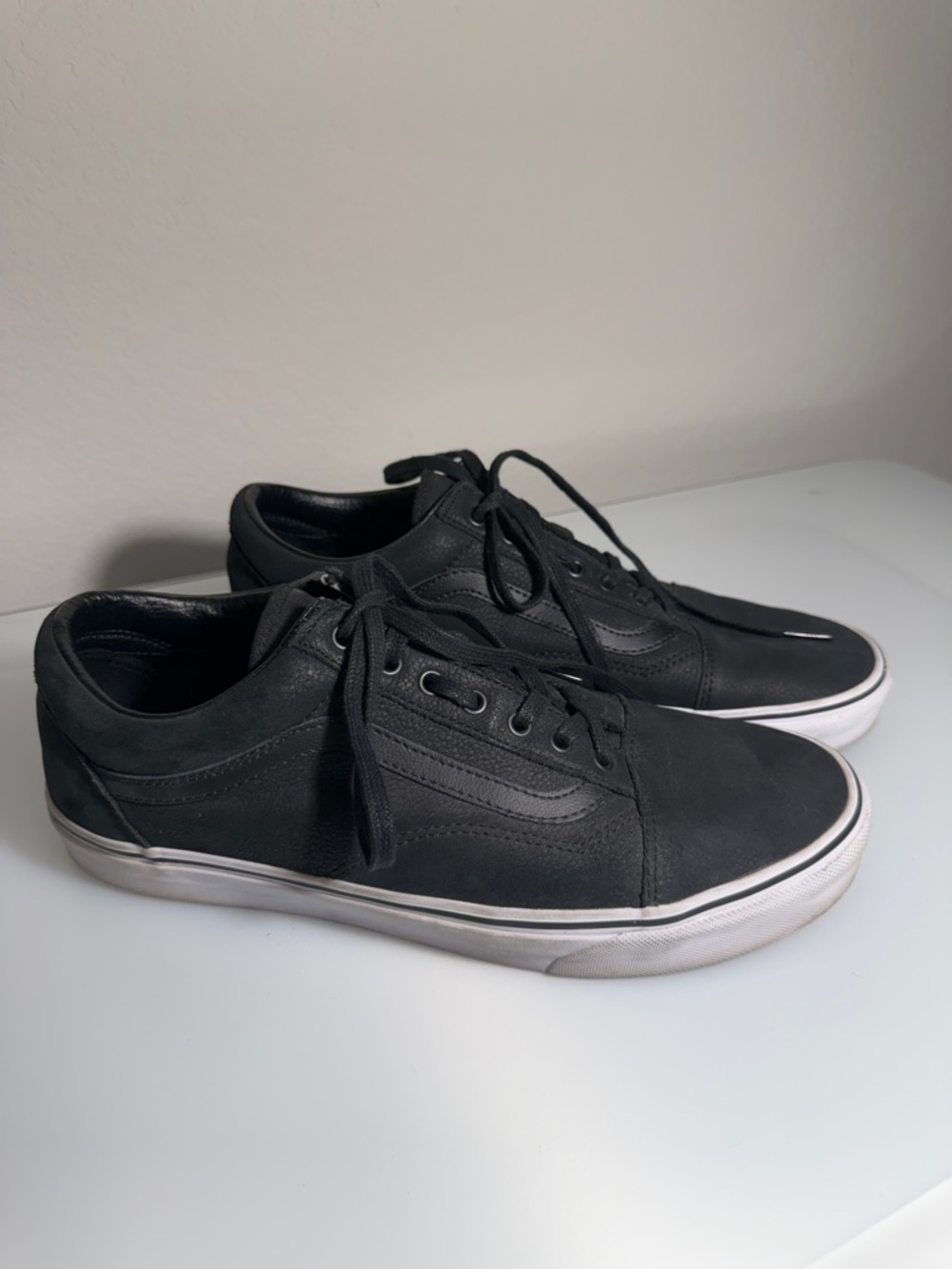 Vans Men's Black Low-Top Lace-Up Sneakers with White Outsole Size 10.5